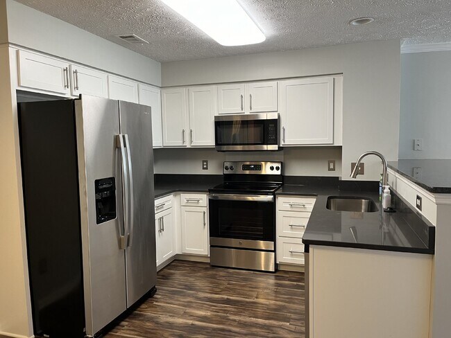 Foto del edificio - "Charming Franklin Townhouse: 2BR, 2.5BA w...