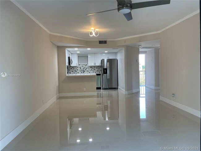 Building Photo - 8290 Lake Dr