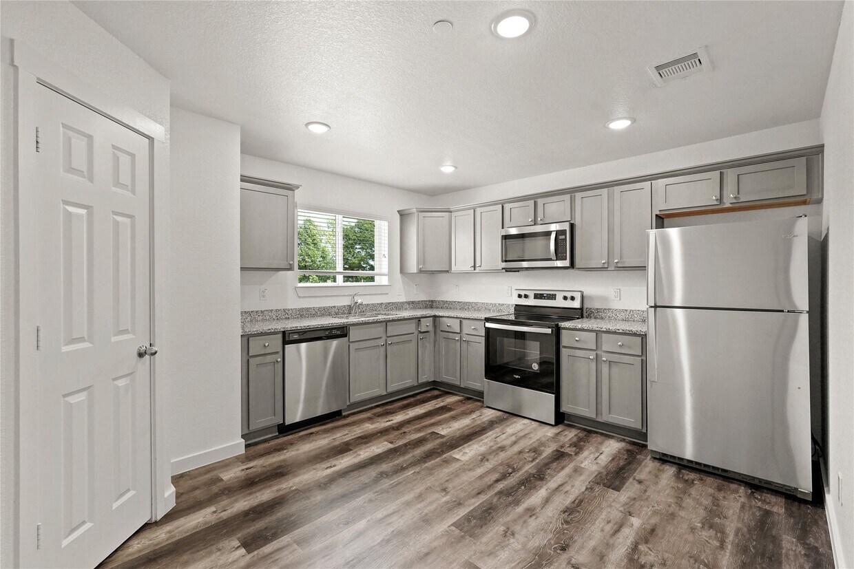 Foto principal - 12603 Telge Rd