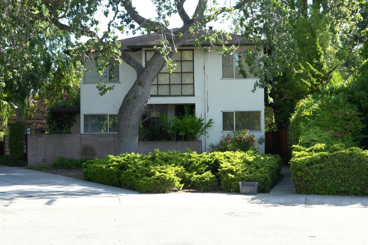 Foto del edificio - 352 Waverly St
