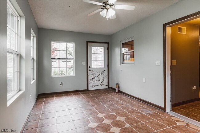 Building Photo - 10937 Emerson Ave