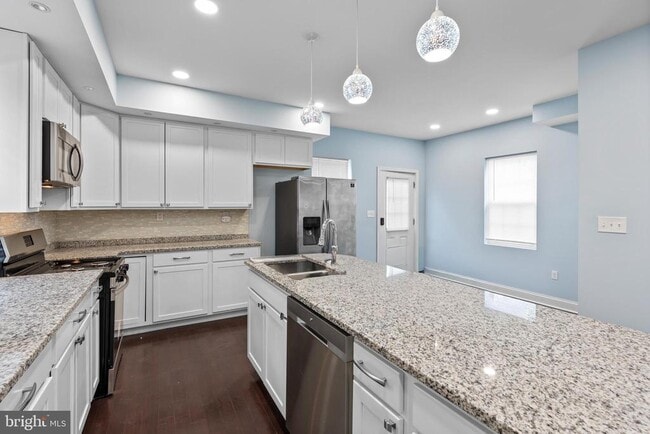 Building Photo - 5104 Midwood Ave