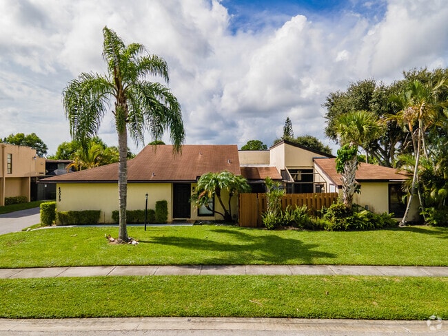 Building Photo - Foxwood Estates