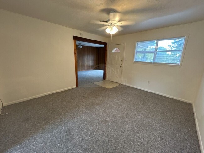 Foto del edificio - 2134 Circle Dr