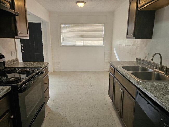 Foto del edificio - 410 E 9th St