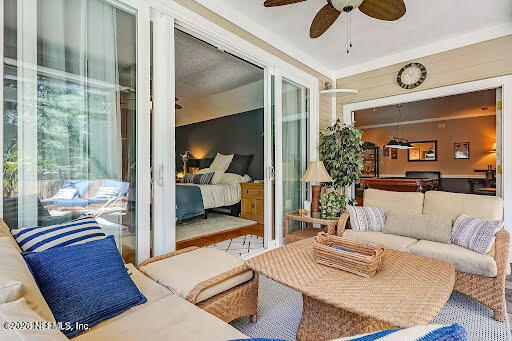 Foto del edificio - 1555 Lakeway Dr