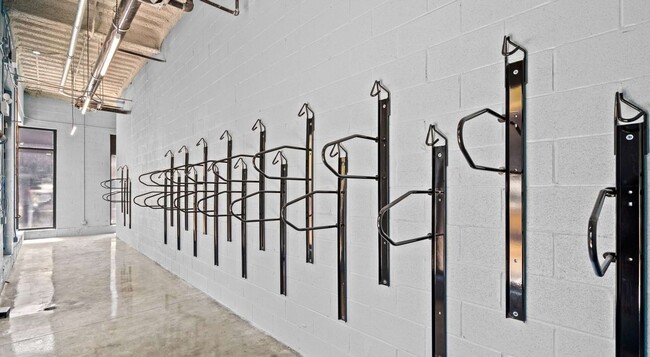 Building Photo - 1135 W Winona St