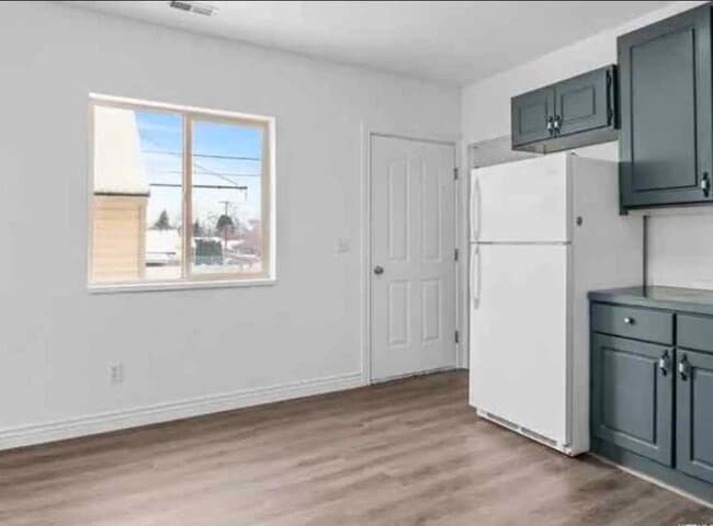 Building Photo - 574 E 300 S