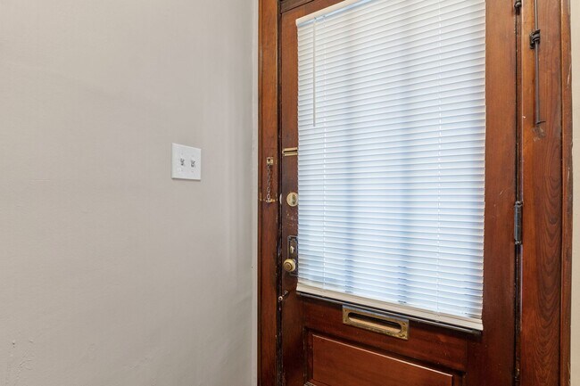 Foto del edificio - 5352 Itaska St