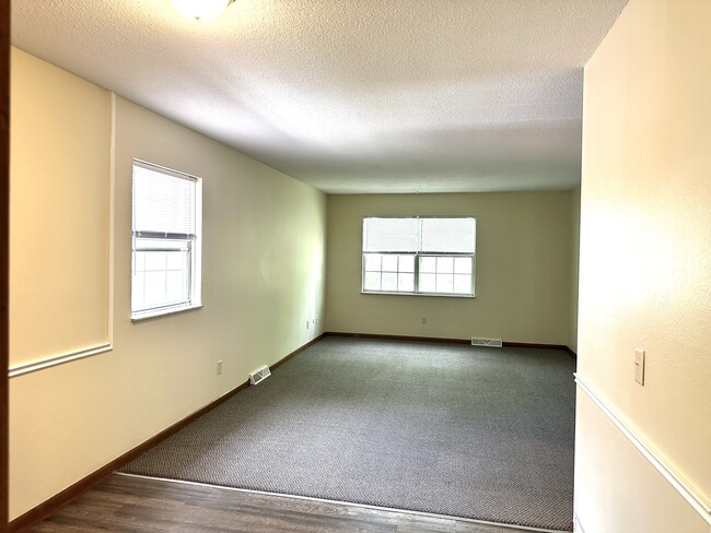 Dining/living room - 3933 Clareridge Dr