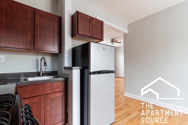 Photo - 3726 N Pine Grove Ave (Chicago, IL) Apartment