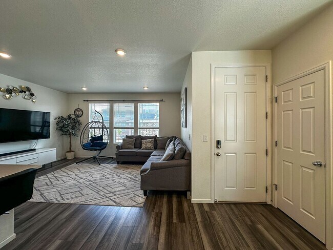 Foto del edificio - NEARLY NEW 3-bed Paired Home in Senderos Creek community!