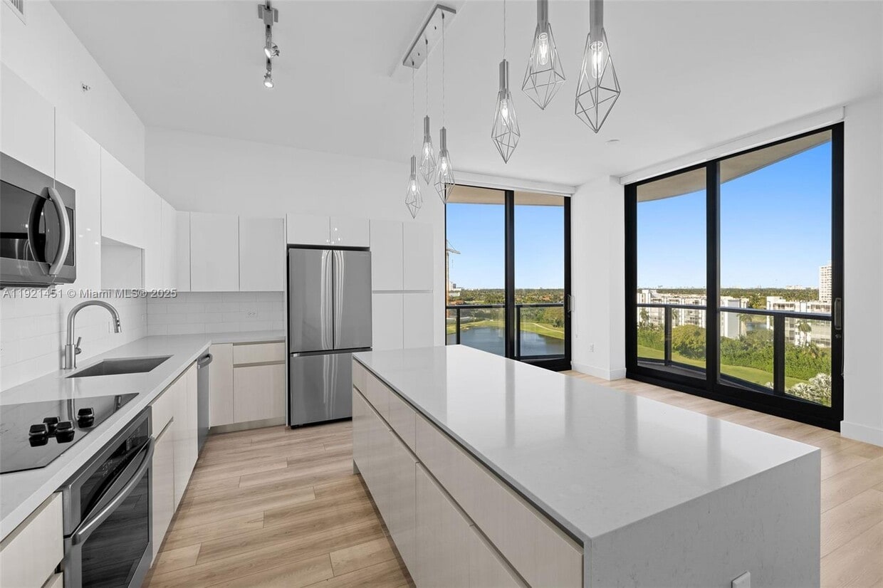 Primary Photo - 101 Diplomat Pkwy