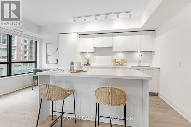 Building Photo - 36-336 Brentcliffe Rd