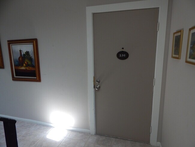 Foto del edificio - 6117 Old Court Rd