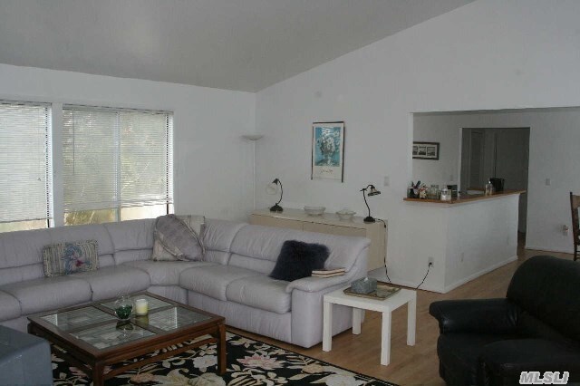 Building Photo - 6 Sandpiper Ct