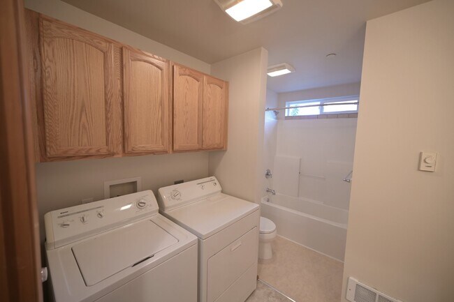 Foto del edificio - Super clean 2 bed 1 bath apartment in Port...