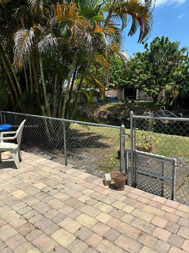 Foto del edificio - 6427 SW 132nd Ct Cir
