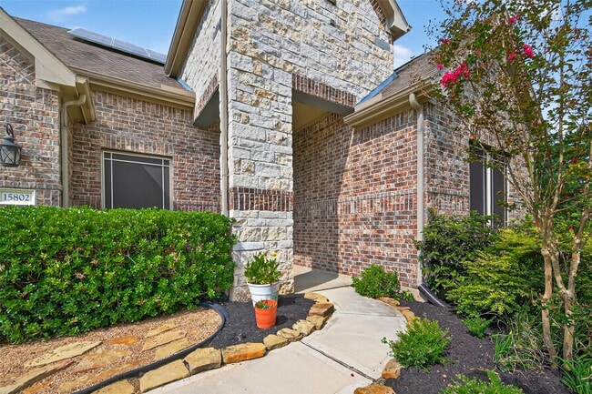Building Photo - 15802 Pine Cone Ln