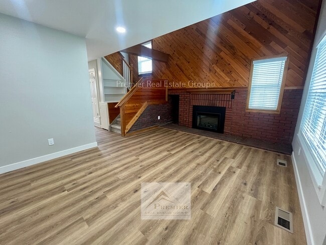 Foto del edificio - 8059 Lexington Park Dr