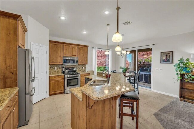 Building Photo - Single Level 3 Bedroom Home with Red Rock ...