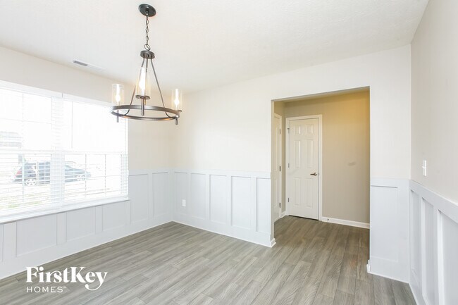 Foto del edificio - 5846 Wintersweet Ln