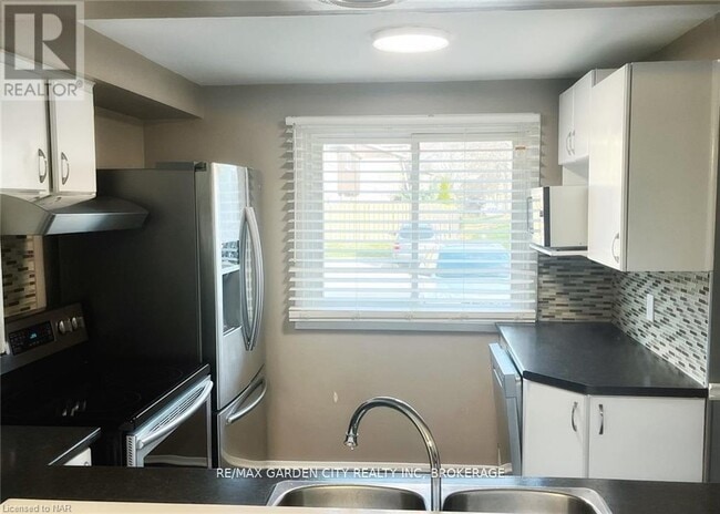 Photo du bâtiment - 50 Lakeshore Rd