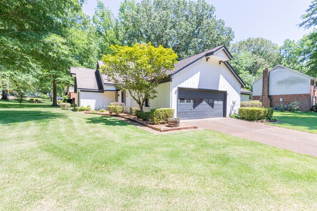 Building Photo - 8501 Buckthorn Dr