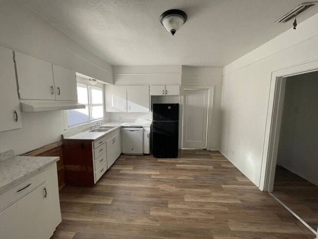 Building Photo - 3 bedroom, 1 bath