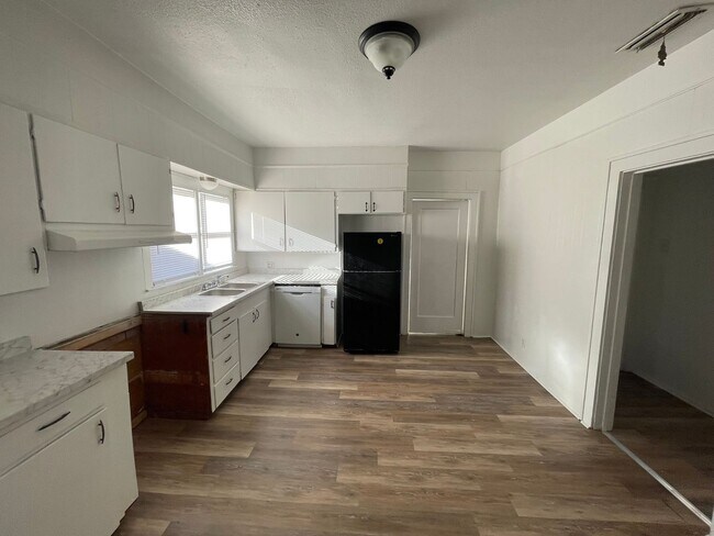 Foto del edificio - 3 bedroom, 1 bath