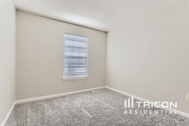 Building Photo - 166 Langdon Farm Cir