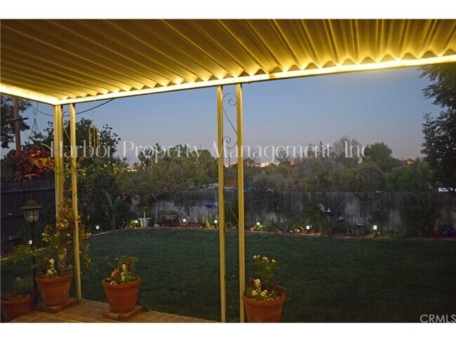 Foto del edificio - 26366 Eshelman Ave