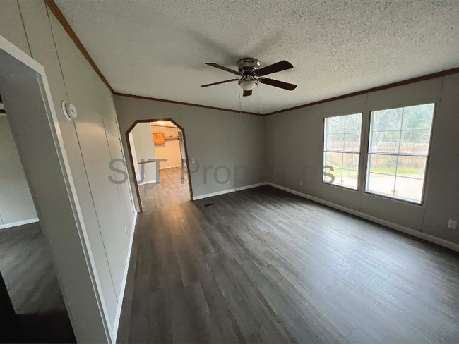 Foto del edificio - 713 Cranbrook Dr