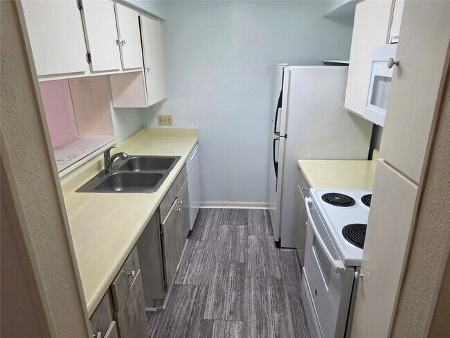 Foto del edificio - 3025 Walnut Bend Ln