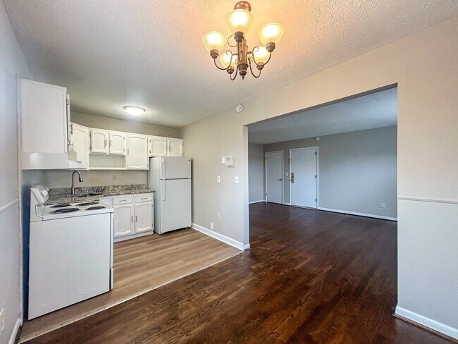 Foto del edificio - 5845 Shadymist Ln