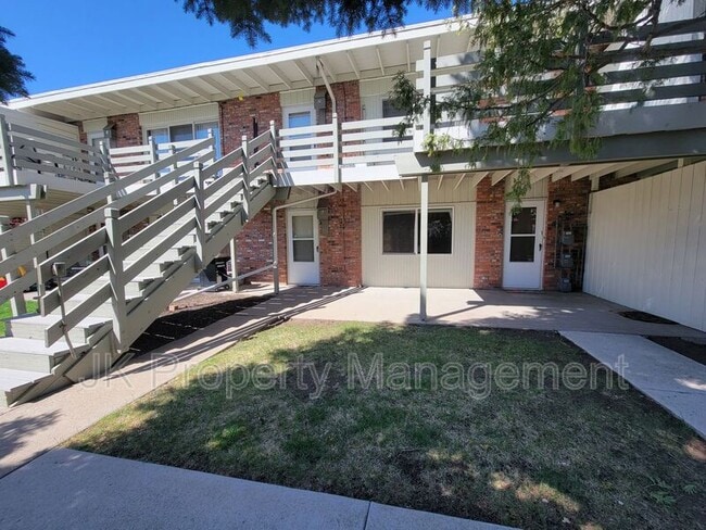 Building Photo - 3208 11th Ave S