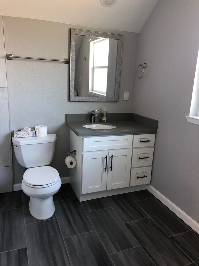 Foto del edificio - 921 Palm St Unit B