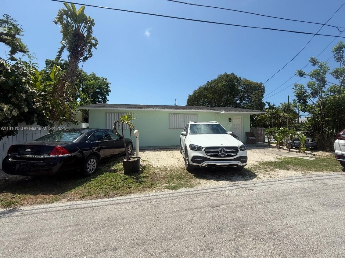 Primary Photo - 38 Silver Springs Dr