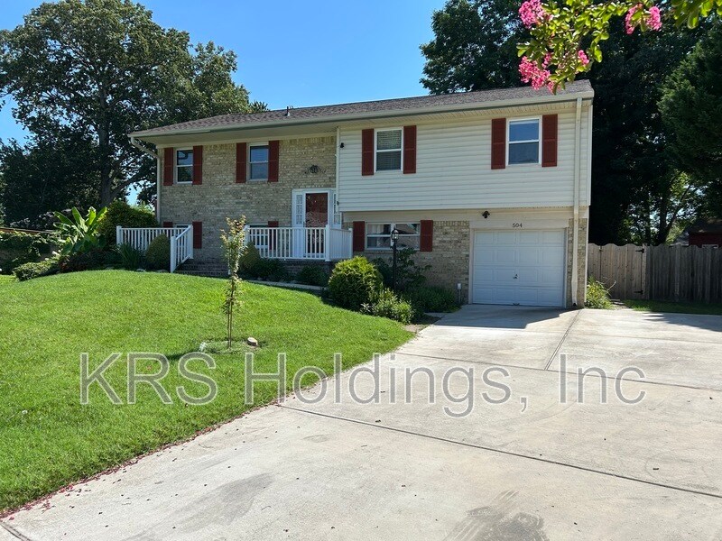 Foto principal - 504 Stoney Creek Cir