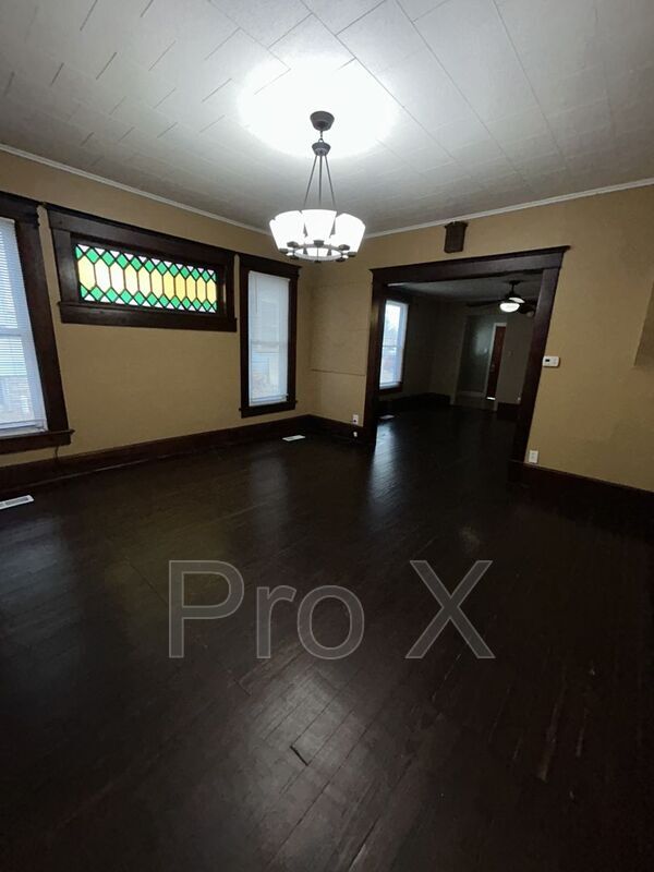 Foto del edificio - 404 W 1st St