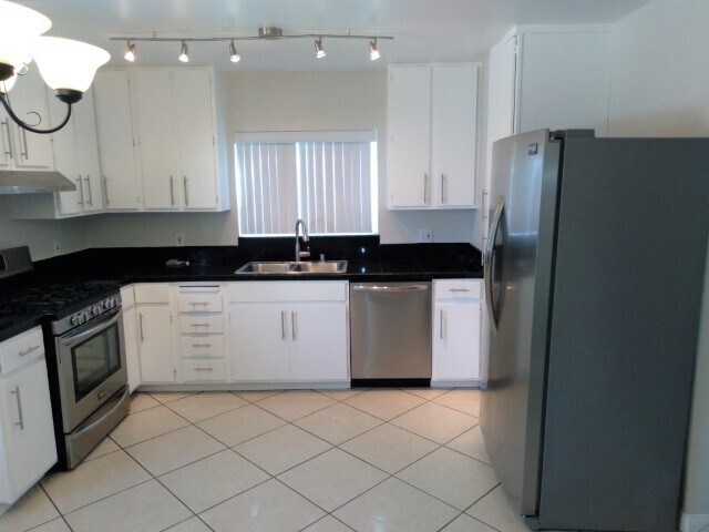 Foto del edificio - 1927 Cloverfield Blvd