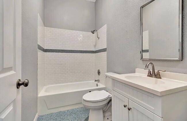 Foto del edificio - 8328 Regents Rd