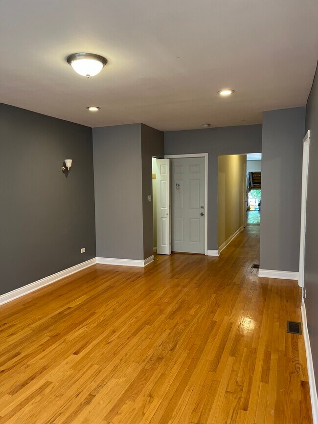 Building Photo - 1514 S Christiana Ave