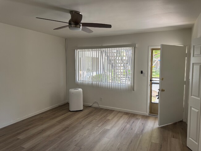 Foto del edificio - 820 S Rosemead Blvd