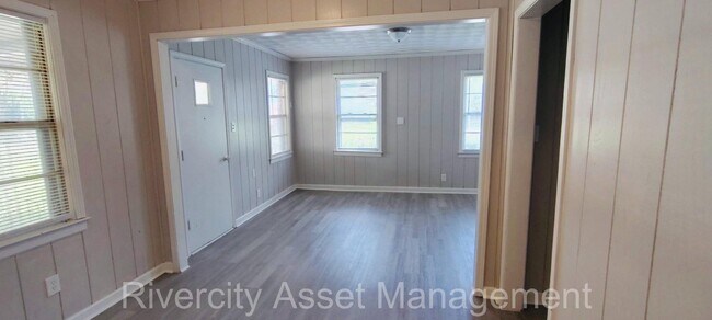 Building Photo - 3125 Lamphier Ave