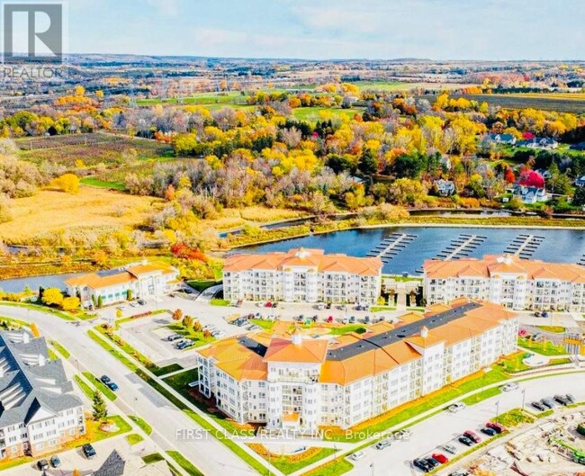 Photo du bâtiment - 50-250 Lakebreeze Dr