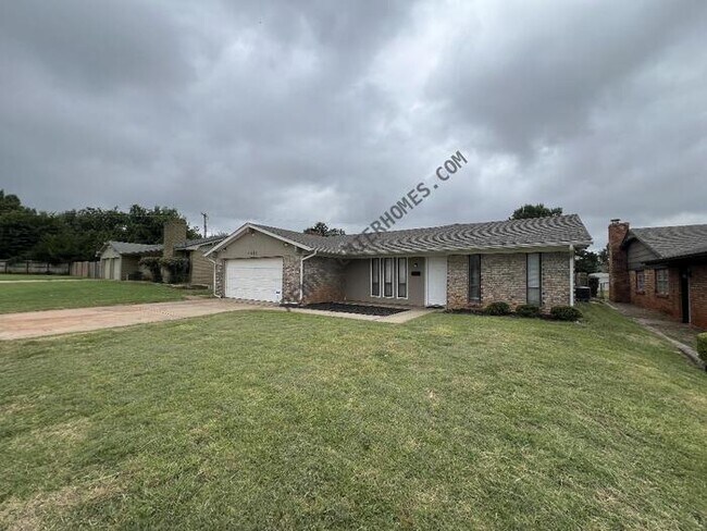 Building Photo - 8625 Lakeaire Dr