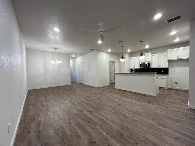 Foto del edificio - 10921 Abbeville Ave