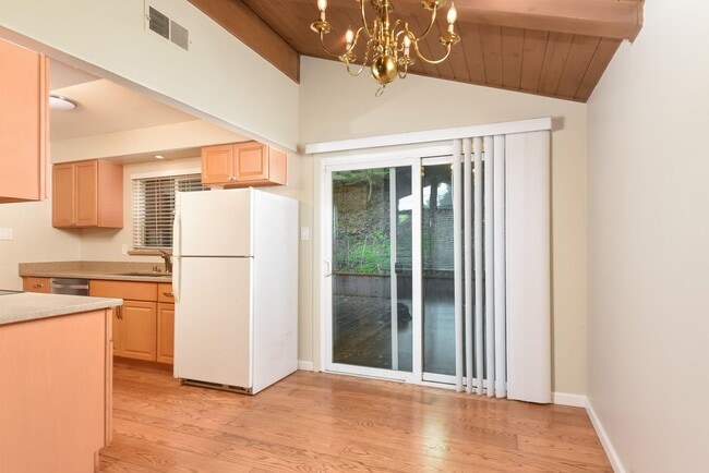 Building Photo - 2092-2094 Donald Dr