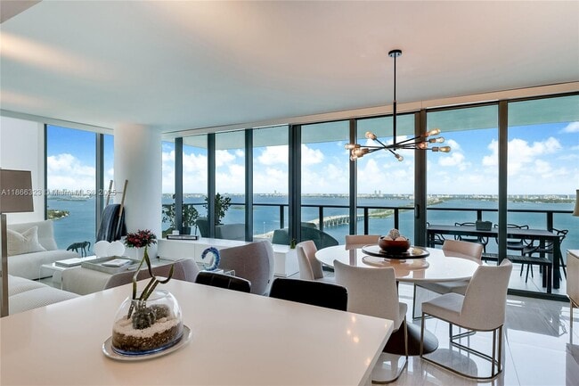 Foto del edificio - 3131 NE 7th Ave